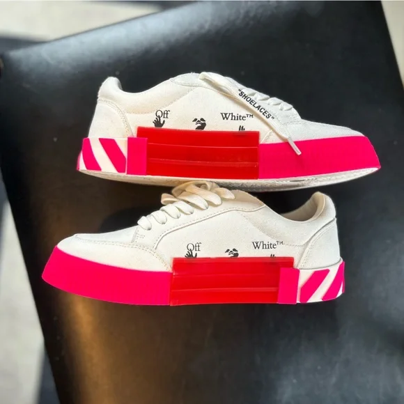 Off-White x virgil abloh Vulcanized Low Top Sneakers - Picture 3 of 11